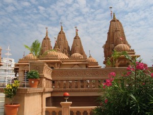 1280px-Shri_Swami_Narayan_Temple_Tithal