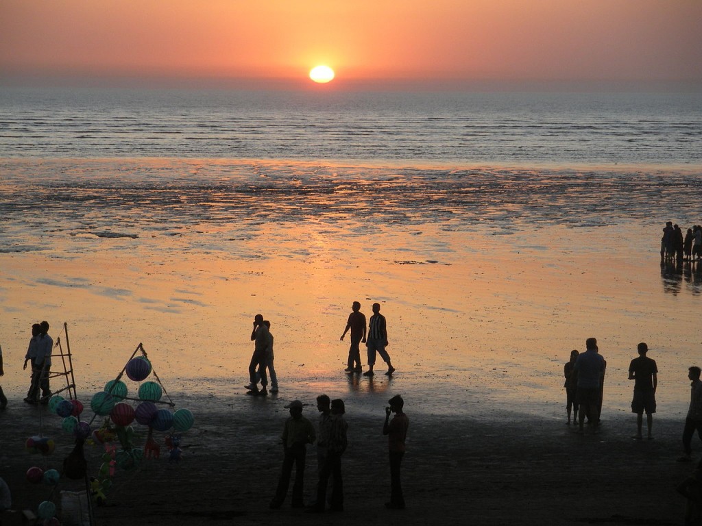1280px-Sun_Down_at_Tithal_beach