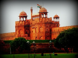1024px-Rear_view_of_red_fort