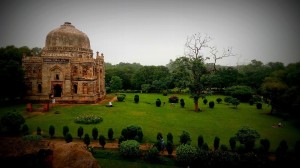 Bara_Gumbad_and_Mosque_Lodi_Gardens_New_Delhi