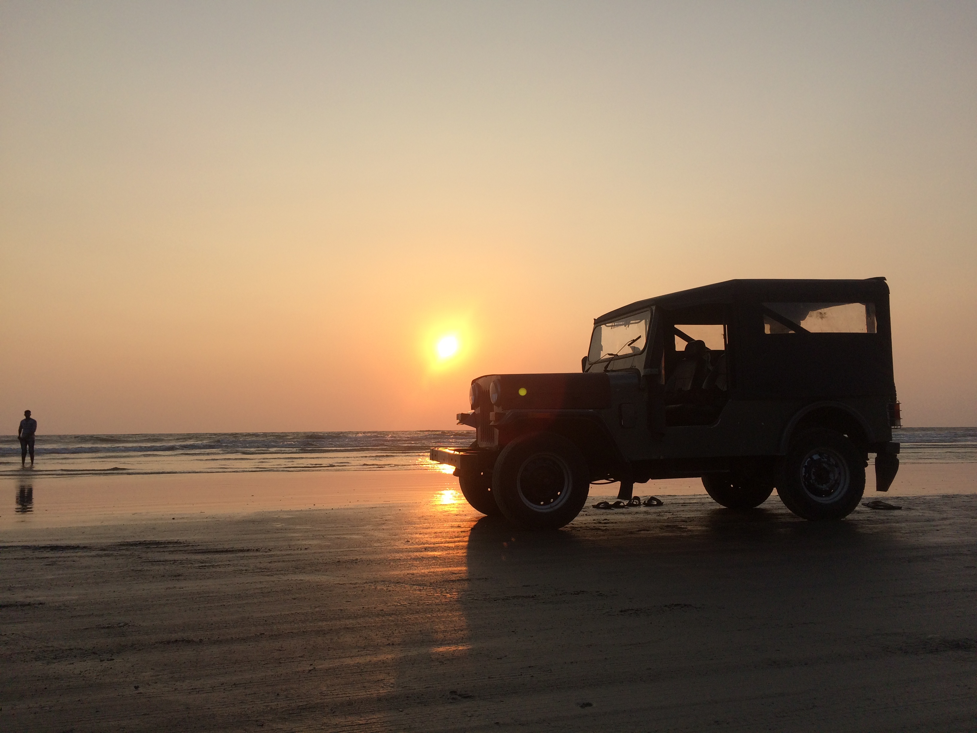 Jeep_in_Muzhappilangad_beach