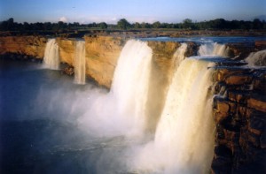 The_Chitrakoot_Falls_near_Jagdalpur_in_Chattishgarh_-_panoramio