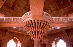 Diwan-i-khas,_Fatehpur_Sikri,_India