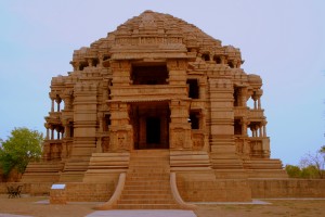 Saas-Bahu_Temple_form_the_front,_Gwalior_Fort