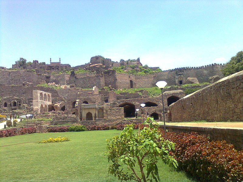 800px-Golconda_Fort_Hyderabad_315