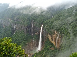 8Nohkalikai_Falls_Cherrapunji