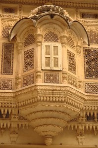 Carved_balcony,_Mehrangarh_Fort
