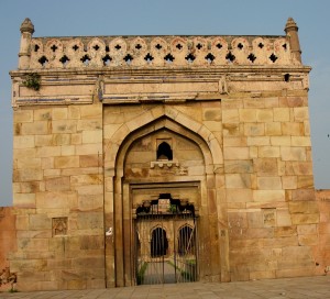Entry_gate_of_Hasan_Khan_Suri's_tomb