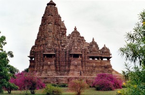 Kandariya_Mahadeva_Temple,_Khajuraho_(side)