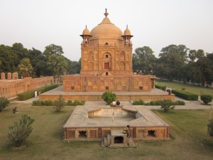 Tomb_of_Nithar_,_sister_of_Sultan_Khusro_01
