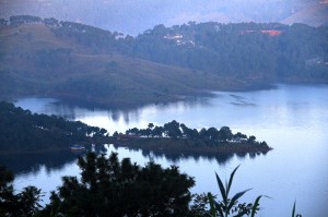 Umiam_Lake,_Shillong,_Meghalaya,_India